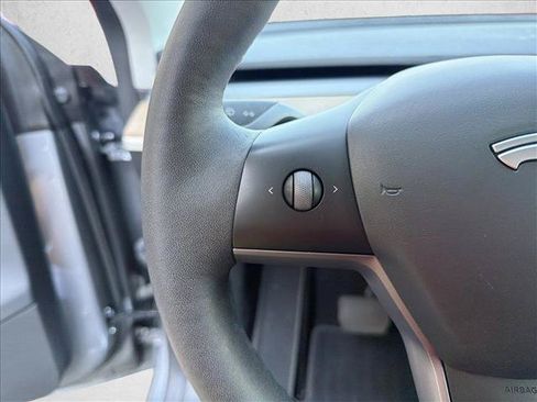 Used 2024 Tesla Model Y Long Range AWD/4WD image 16