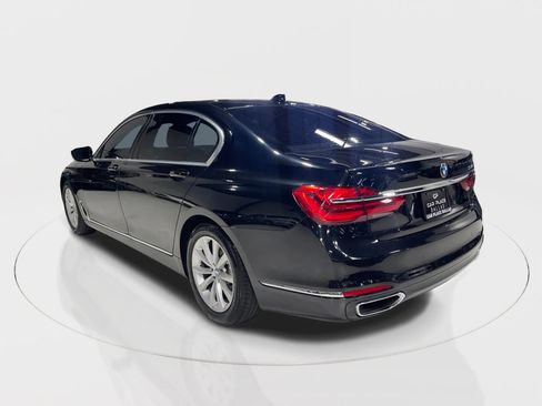 Used 2018 BMW 740i image 9