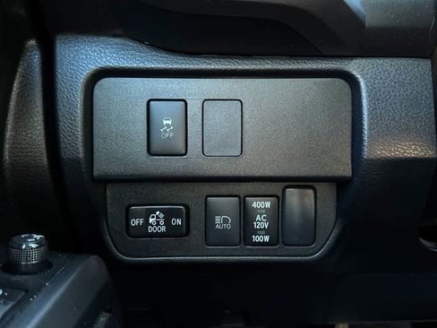 Used 2020 Toyota Tacoma TRD Off-Road w/ Technology Package AWD/4WD image 21