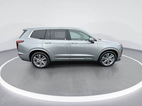 Used 2025 Cadillac XT6 Premium Luxury FWD image 9