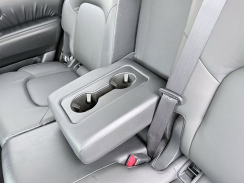 Used 2021 Nissan Armada SV w/ SV Appearance Package image 36