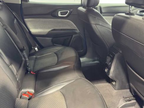 Used 2022 Jeep Compass Latitude FWD image 16