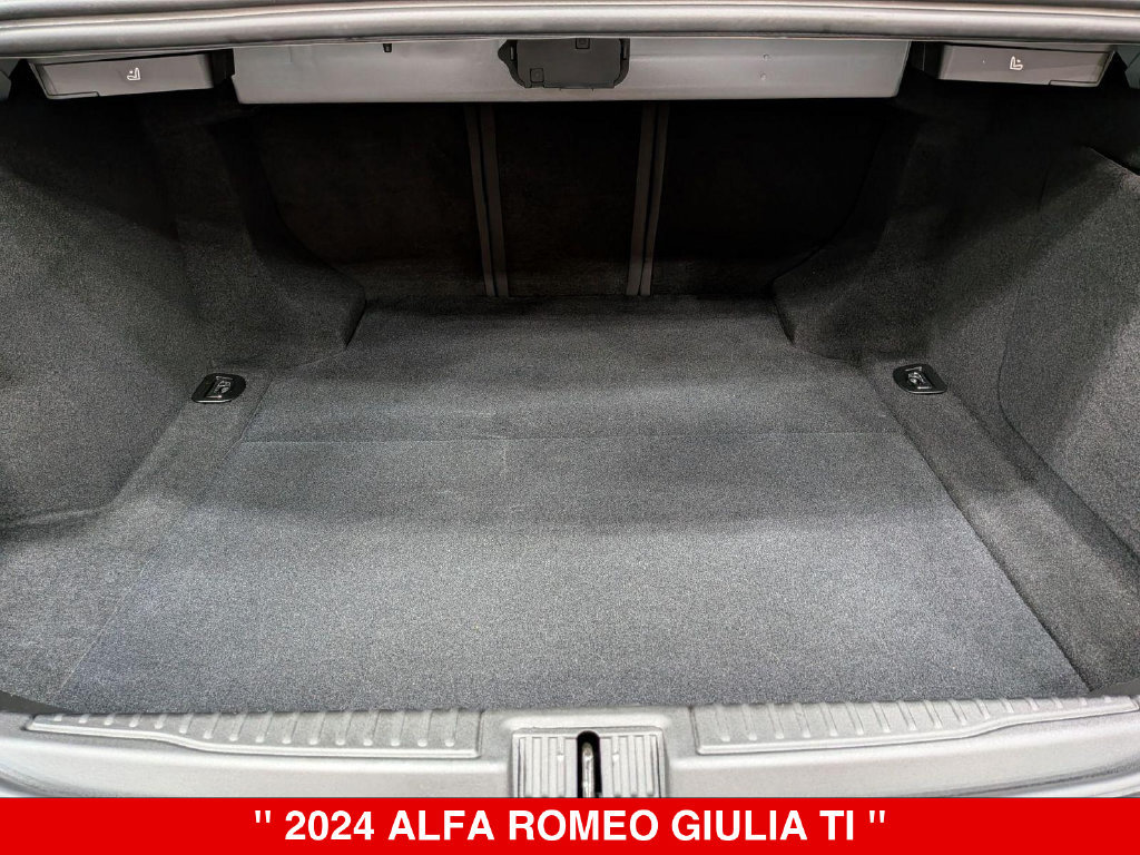 Used 2024 Alfa Romeo Giulia Ti AWD/4WD image 31