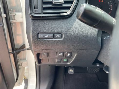 Used 2018 Nissan Rogue SV FWD image 29