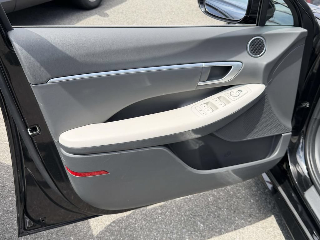 Certified 2025 Hyundai Sonata SEL AWD/4WD image 17