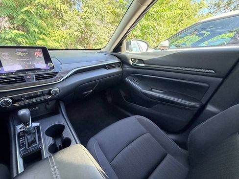 Used 2025 Nissan Altima 2.5 SV FWD image 35