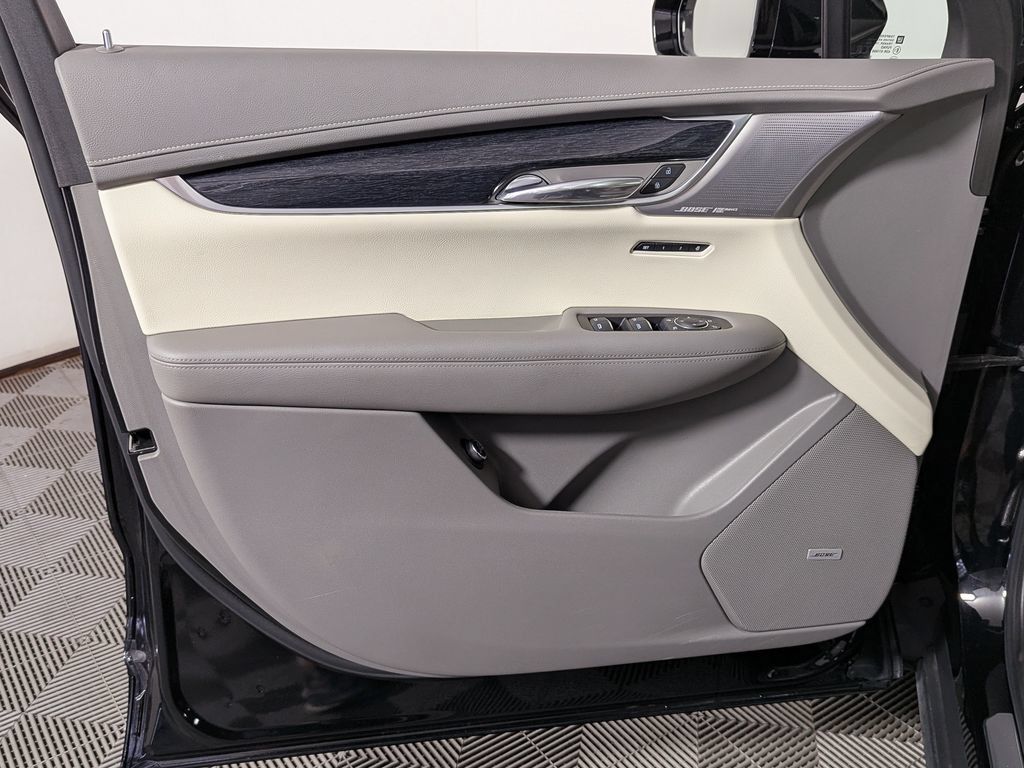Used 2023 Cadillac XT6 Premium Luxury w/ Technology Package AWD/4WD image 15