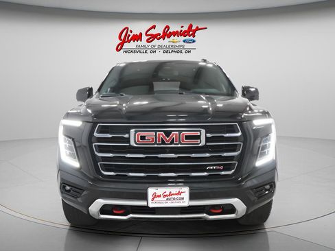 Used 2025 GMC Yukon AT4 AWD/4WD image 3