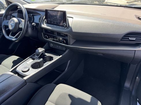 Used 2023 Nissan Rogue S image 7