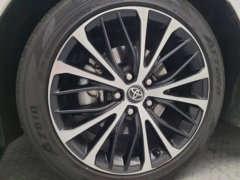 Used 2019 Toyota Camry SE w/ Carpet Mat Package FWD image 31