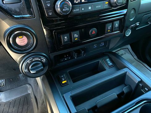 Used 2022 Nissan Titan PRO-4X w/ Pro-4x Convenience Package image 19