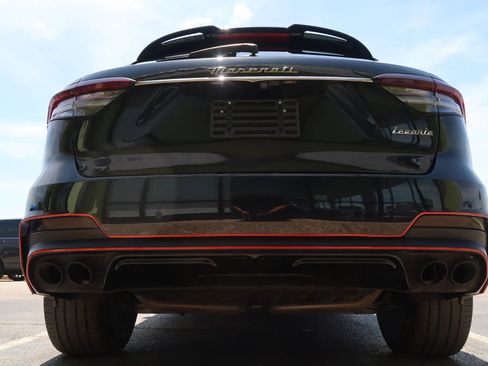 Used 2022 Maserati Levante Modena AWD/4WD image 9