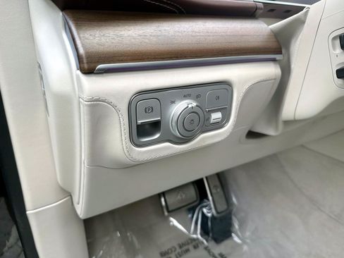 Certified 2026 Mercedes-Benz Maybach GLS 600 4MATIC image 22