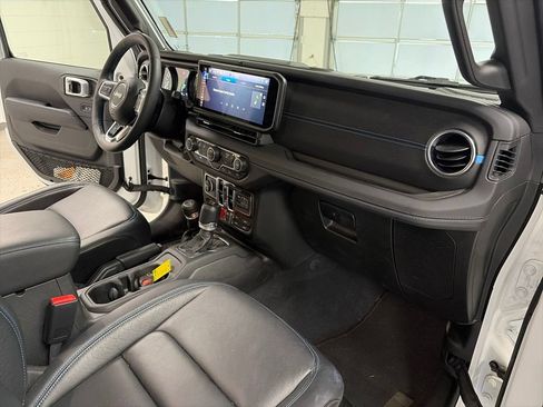 Used 2024 Jeep Wrangler High Altitude AWD/4WD image 7