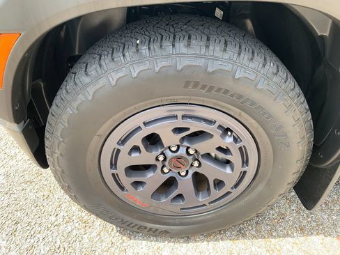 Used 2025 Nissan Frontier Pro-X RWD image 8