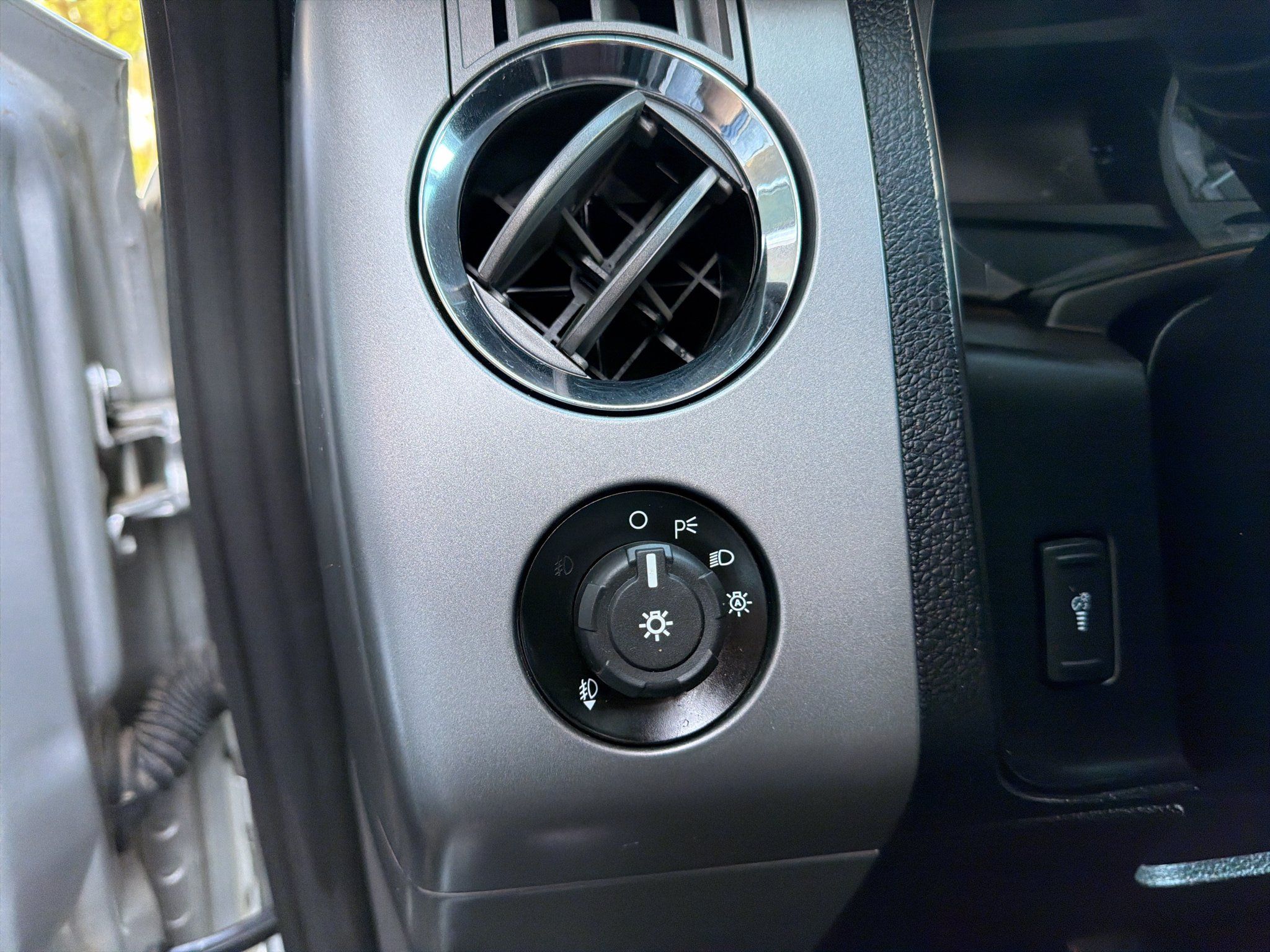 Used 2016 Ford Expedition Platinum AWD/4WD image 24