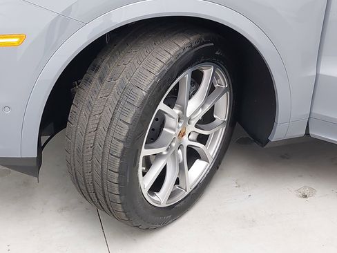 Certified 2025 Porsche Cayenne Coupe image 35