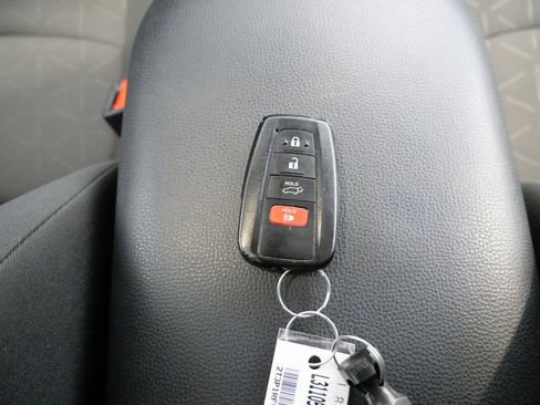 Used 2022 Toyota RAV4 XLE w/ Convenience Package image 29