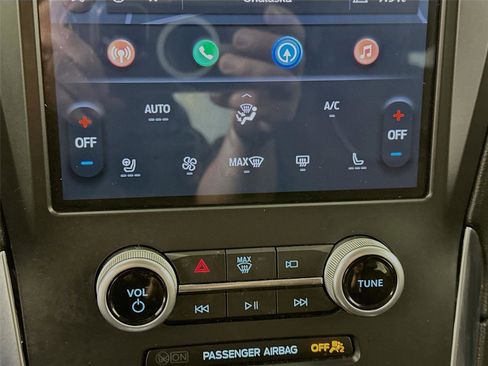 Used 2022 Ford Edge Titanium w/ Equipment Group 301A AWD/4WD image 9