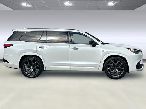 New 2026 Lexus TX 500h AWD image 8