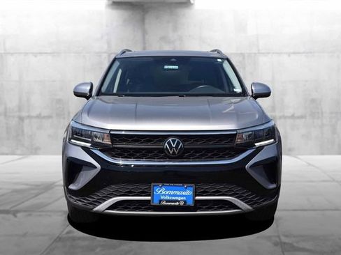 Certified 2023 Volkswagen Taos SE w/ Panoramic Sunroof Package AWD/4WD image 4