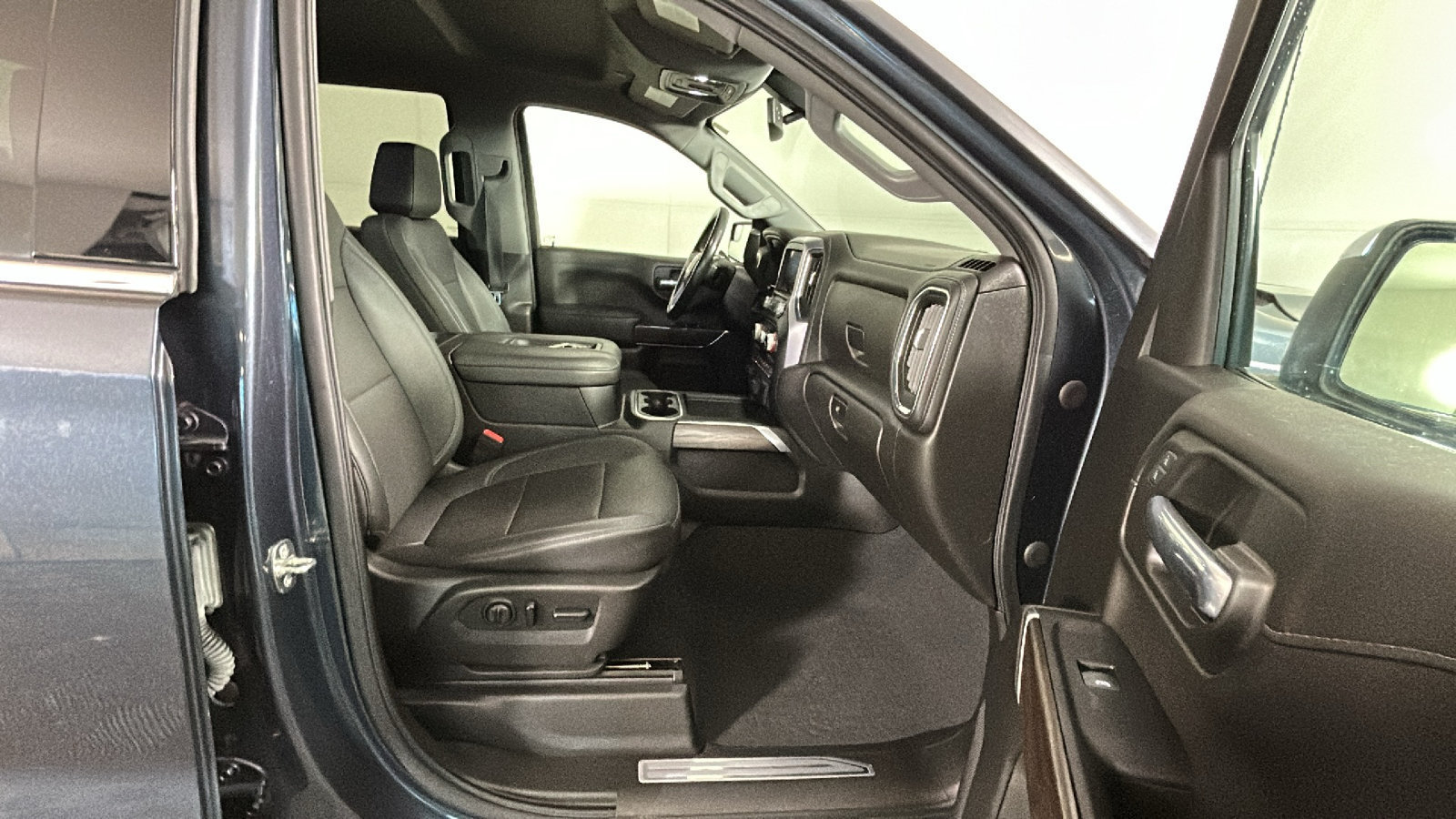 Used 2021 GMC Sierra 1500 SLT AWD/4WD image 37