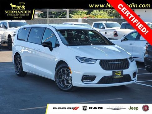 Used 2024 Chrysler Pacifica Limited FWD image 1