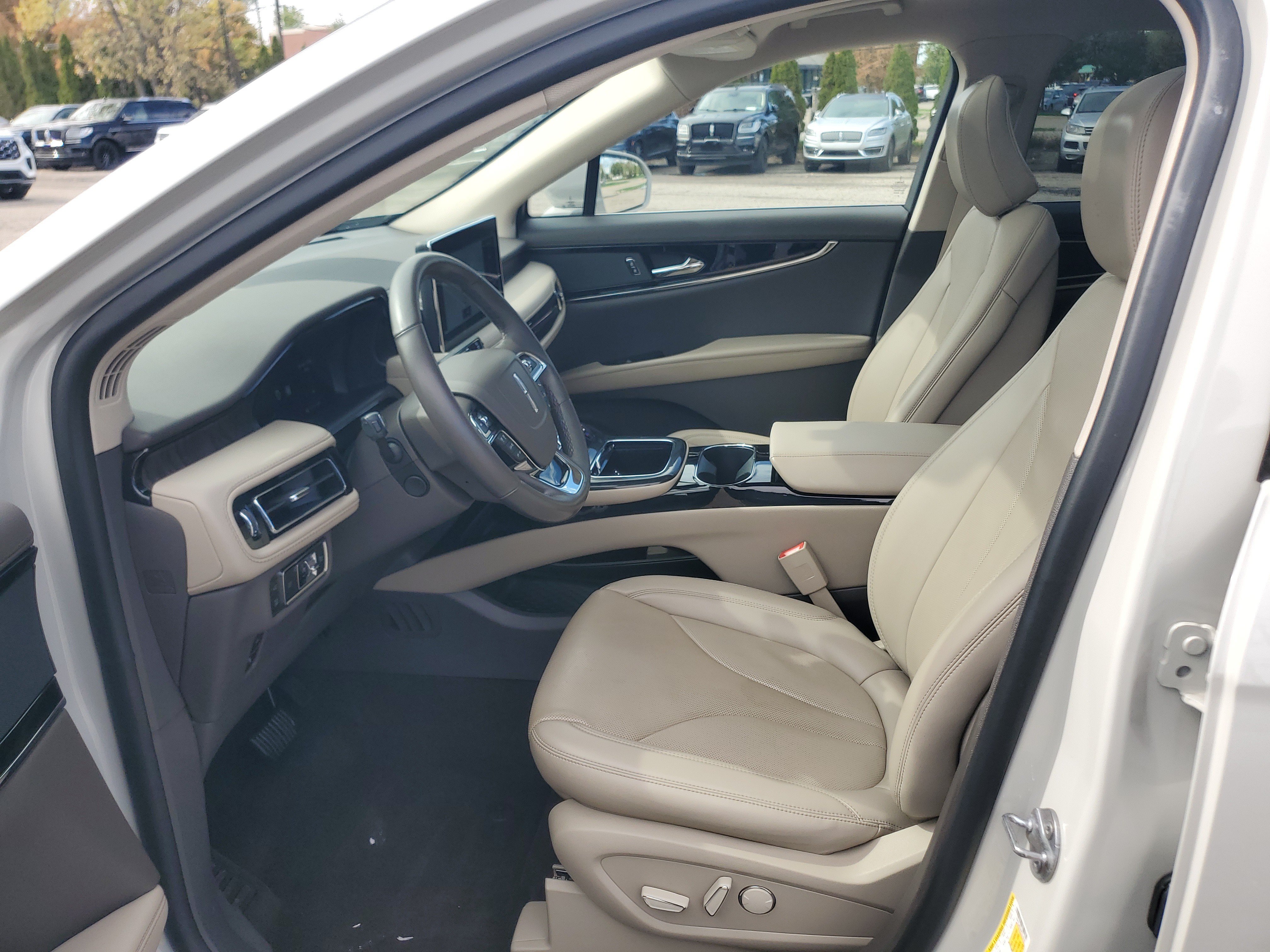 Used 2023 Lincoln Nautilus Reserve AWD/4WD image 12