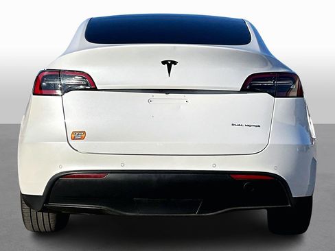 Used 2021 Tesla Model Y Long Range image 4