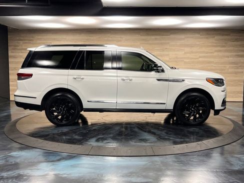 Used 2024 Lincoln Navigator Reserve AWD/4WD image 15