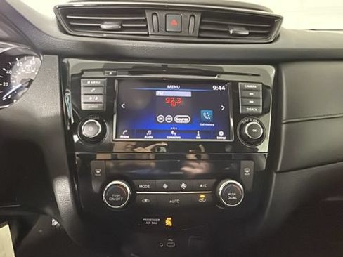 Used 2020 Nissan Rogue S FWD image 22