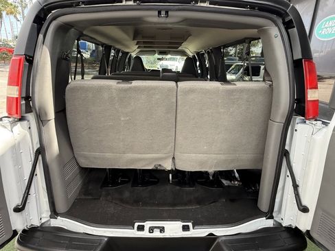 Used 2017 Chevrolet Express 3500 LT w/ LT Preferred Equipment Group RWD image 24