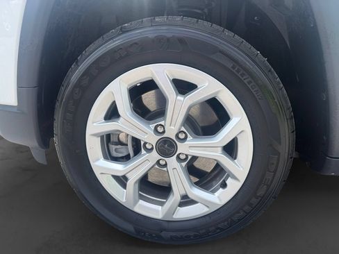 Used 2025 Jeep Compass Latitude AWD/4WD image 9