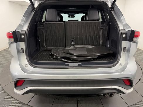 Used 2021 Toyota Highlander XSE AWD/4WD image 15
