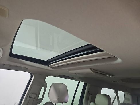 Used 2015 Cadillac Escalade ESV Premium image 16