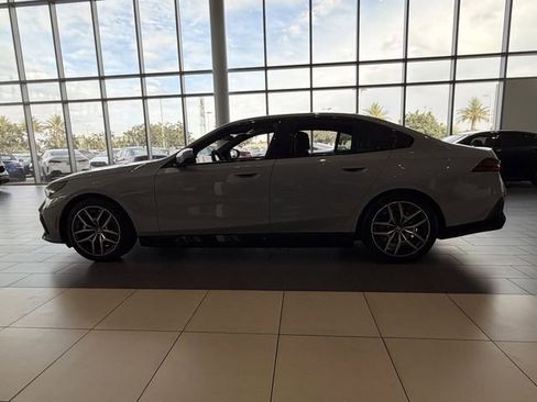 New 2026 BMW i5 eDrive40 w/ M Sport Package RWD image 8