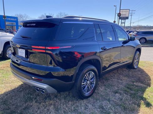New 2025 Chevrolet Traverse LT w/ LPO, Floor Liner Package image 4