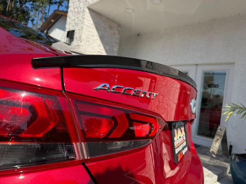 Used 2022 Hyundai Accent SE image 15