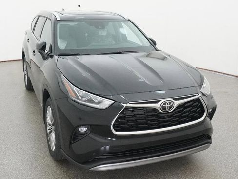 New 2026 Toyota Highlander Platinum AWD/4WD image 6
