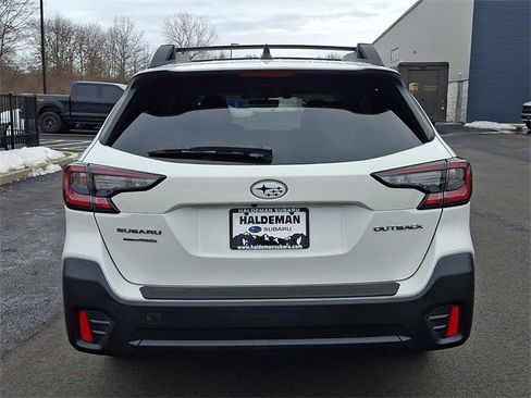 Used 2020 Subaru Outback Premium image 6