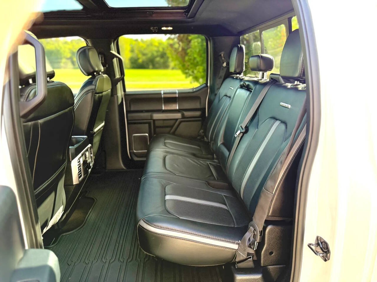 Used 2019 Ford F150 Platinum w/ Equipment Group 701A Luxury AWD/4WD image 17