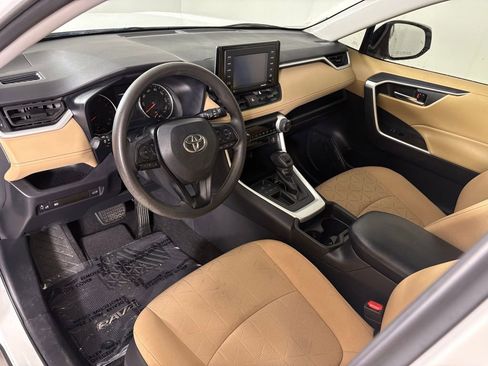 Used 2021 Toyota RAV4 XLE image 17