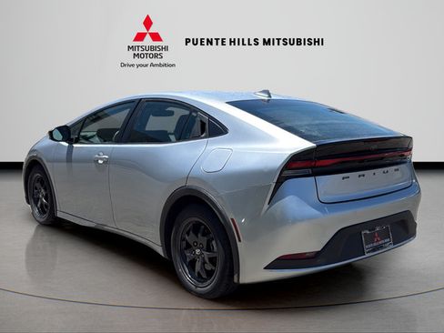 Used 2024 Toyota Prius LE FWD image 5