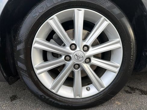 Used 2014 Toyota Camry XLE w/ Leather Package FWD image 9