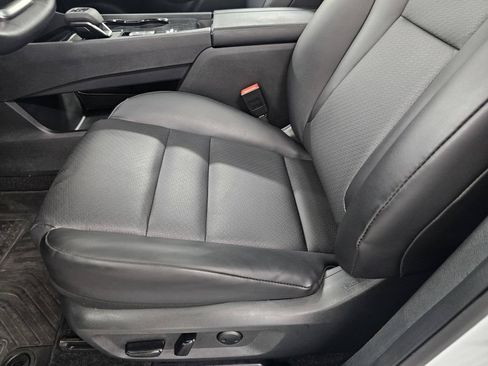 Used 2024 Nissan Rogue SV w/ SV Premium Package FWD image 13