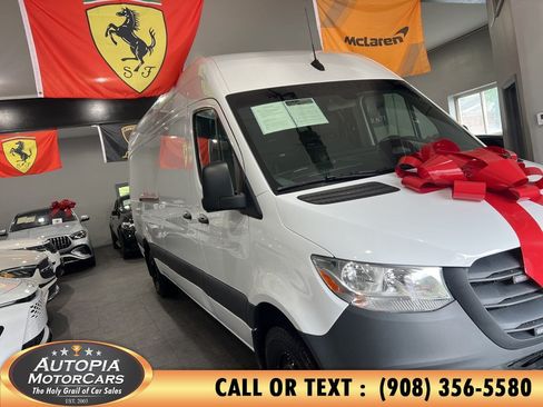 Used 2025 Mercedes-Benz Sprinter 3500 w/ Parking Package image 6