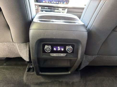 Used 2025 Chevrolet Traverse LT AWD/4WD image 29