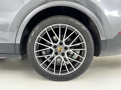 Used 2023 Porsche Cayenne S image 33