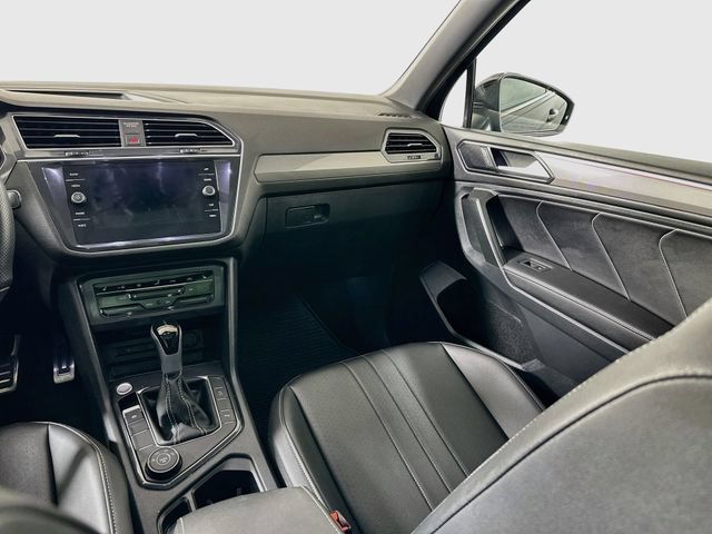 Certified 2024 Volkswagen Tiguan SE R-Line AWD/4WD image 23
