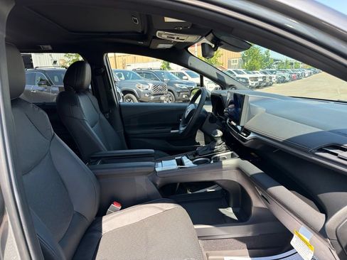 Used 2026 Toyota Sienna Limited FWD image 12